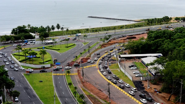 Manhã desta segunda-feira (24) começou com dúvidas e adaptações de motoristas e pedestres às alterações realizadas na Dante Michelini e Norte Sul, em Jardim Camburi