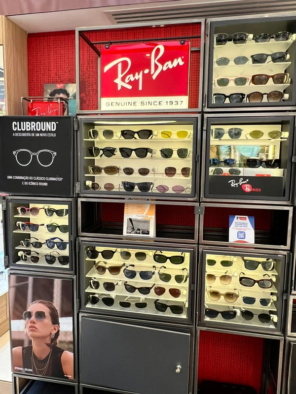 Óticas Paris: até 30% de desconto em peças selecionadas da marca Ray-Ban. por Shopping Vitória/Divulgação