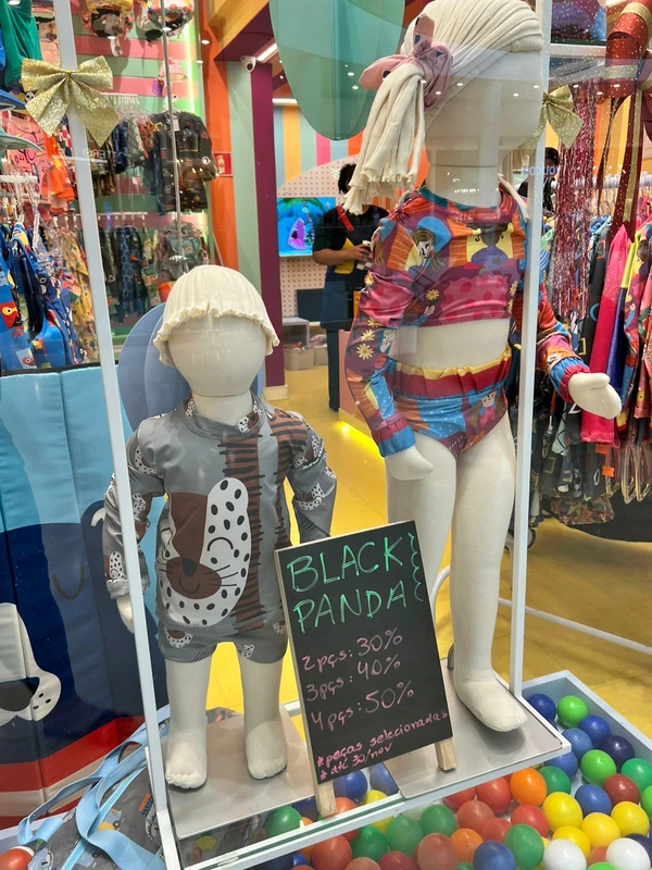 Panda Pool: desconto progressivo para itens selecionados, com 30% em 2 peças, 40% em 3 peças e 50% em 4 peças. por Shopping Vitória/Divulgação