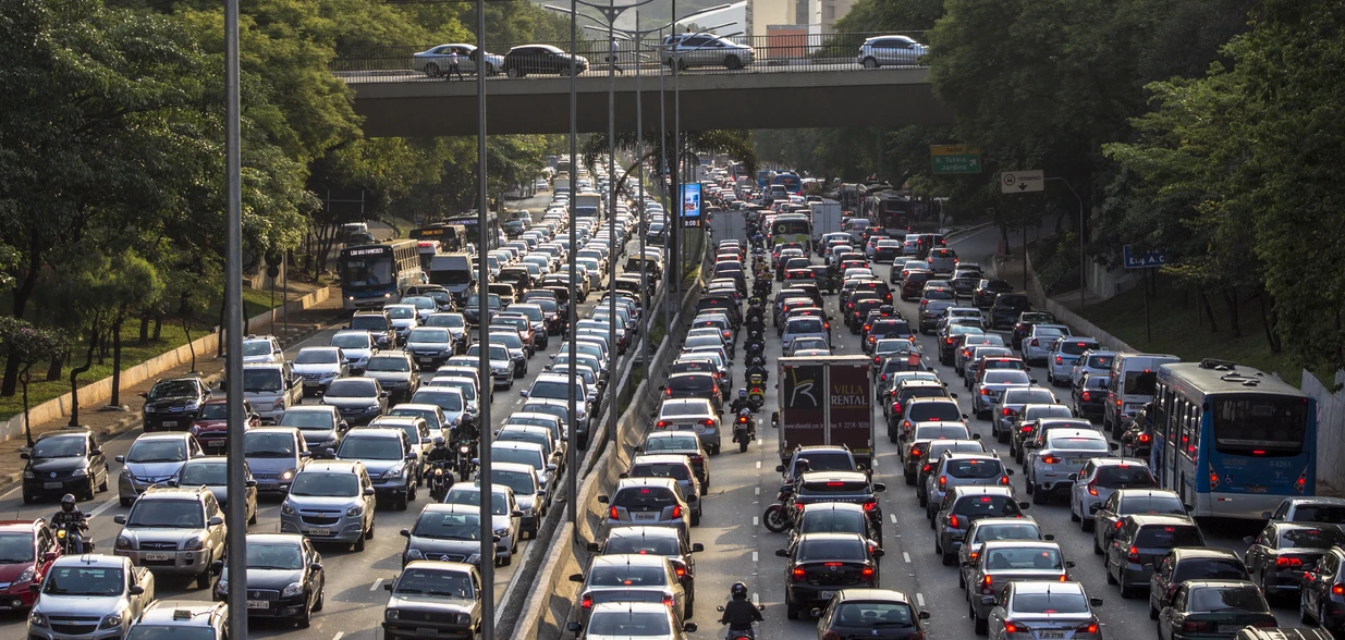 Ouça entrevista com a gerente de Fiscalização de Trânsito, Flávia Jordane