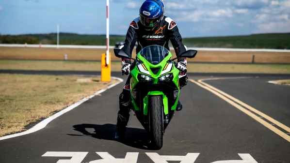 Motociclista deve evitar também misturar tipos diferentes de pneus na dianteira e na traseira da moto assim como alterar a medida original especificada pela fábrica