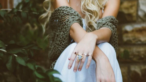 Confira a lista de produtos, de pulseiras a colares, que valem a pena ficar de olho e comprar com desconto durante a Black Friday da joalheria