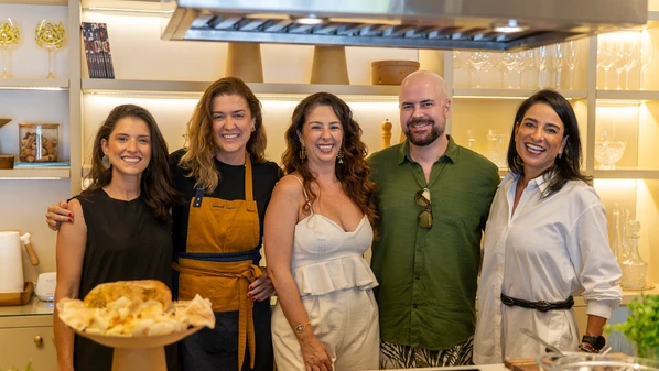 Os RPs reuniram "Poucos e Bons" para almoço, nesta terça-feira (25), na Consuelo House, no Barro Vermelho