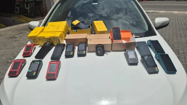 Também foram encontrados indícios de fraude fiscal em compras e revendas, com movimentações incompatíveis com a capacidade operacional declarada, segundo o MPES