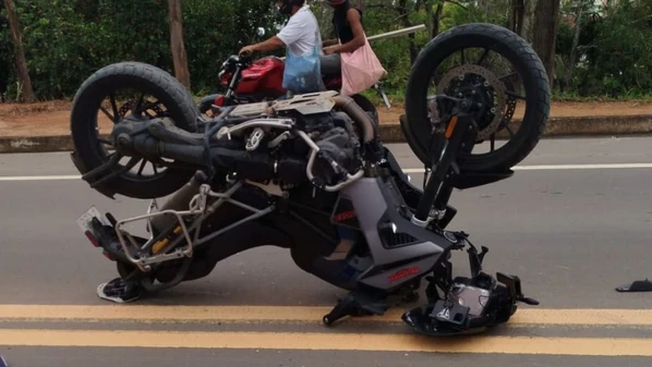 A Polícia Militar orientou aos condutores envolvidos a registrarem um boletim de ocorrência para fins de reparação de danos materiais