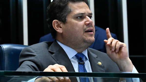 Projeto regulamenta aposentadoria especial para agentes de saúde e texto agora vai para a Câmara; governo queria segurar a proposta para evitar aumento de gastos