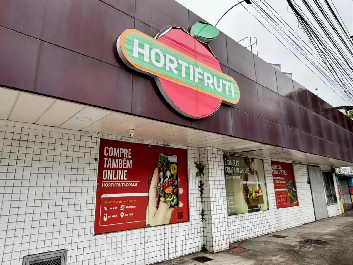 Loja do Hortifruti na Praia do Suá