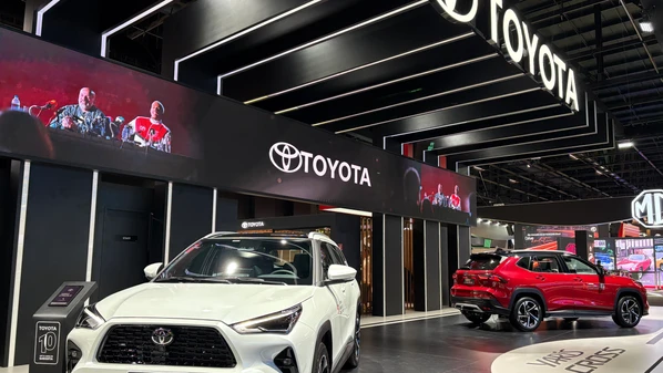 Marcas japonesas movimentam seus públicos apresentando lançamentos recentes no Salão do Automóvel de São Paulo; já a Kia aposta no grande volume de opções