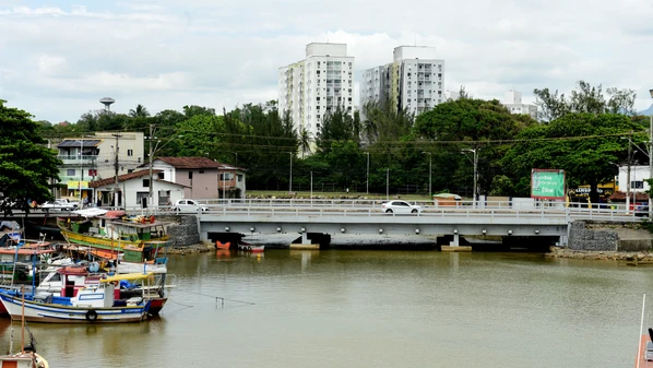 A situação do sistema de esgoto da cidade que abriga a maior população e o maior parque industrial do Espírito Santo é alvo de reclamação por parte de empresários, o que fez soar o alerta na prefeitura da cidade