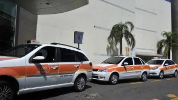 Prefeitura anunciou plataforma para acionar serviço de táxi, com corridas monitoradas
em tempo real e preço calculado pelo taxímetro