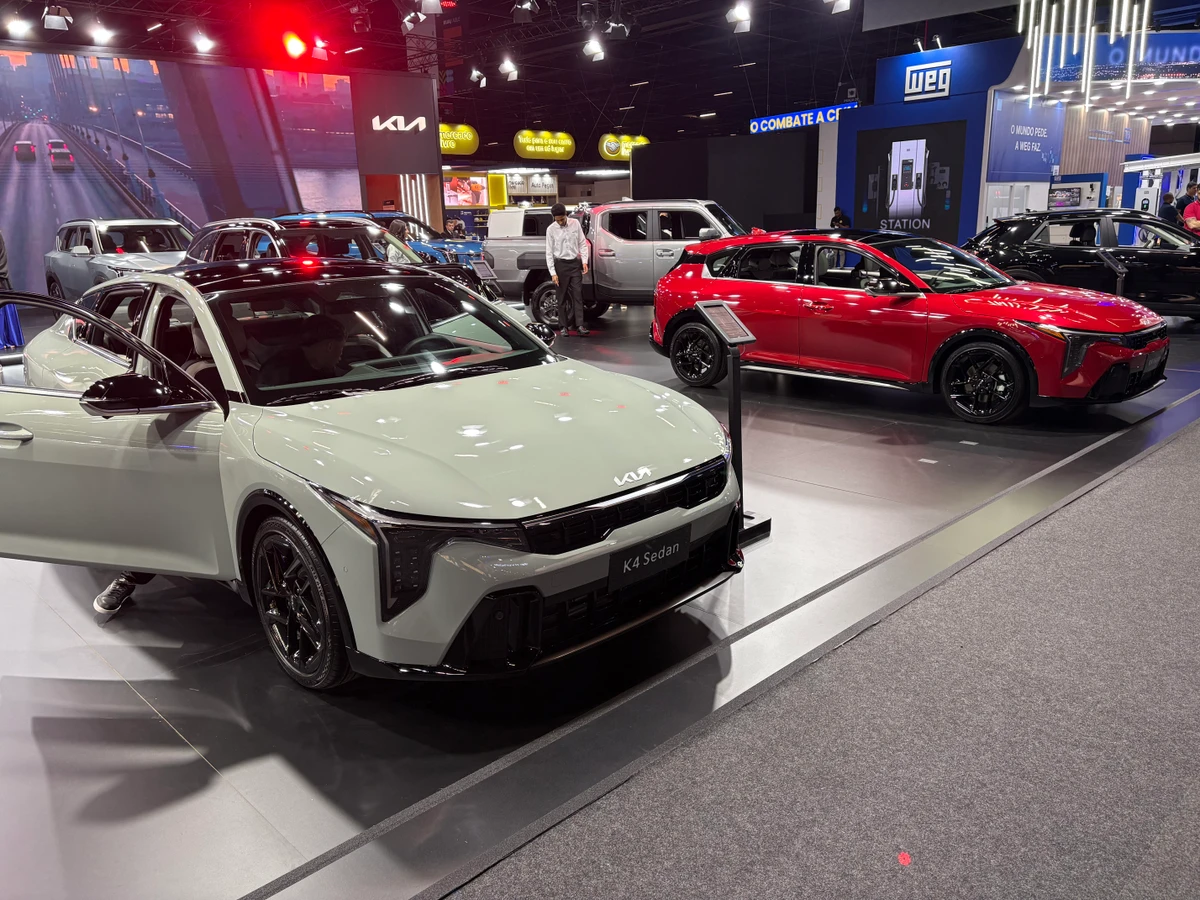 Sedã e hatch Kia K4, Salão do Automóvel 2025