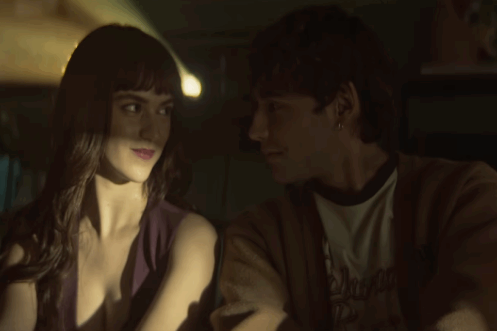 O triângulo emocional de “Dímelo Bajito” promete envolver o público com segredos, tensão e reencontros intensos (Imagem: Reprodução digital | Prime Video)