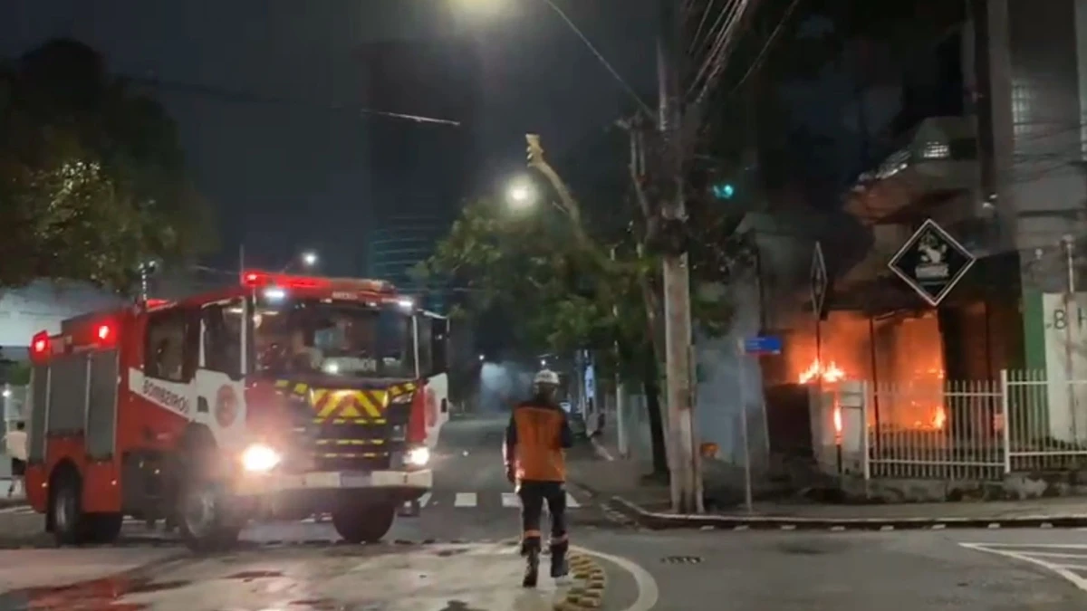 Incêndio atinge padrão de energia e fiação elétrica em Vitória