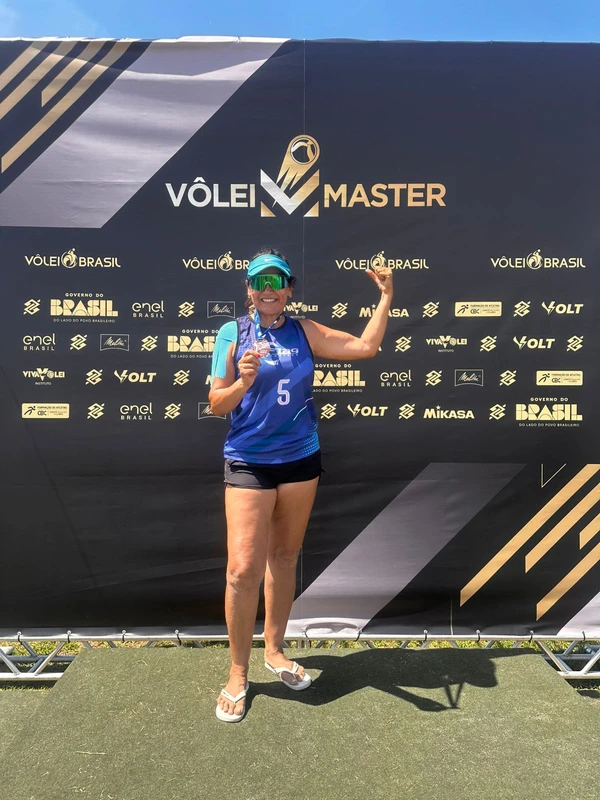 Marinea Neves, medalhista de praia com o Flag