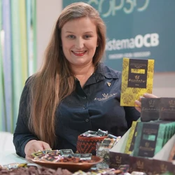 À frente da propriedade da família, Fabiani Reinholz revolucionou de maneira sustentável o plantio da fruta, investiu no beneficiamento e agora atrai olhares para o chocolate de alto padrão que produz