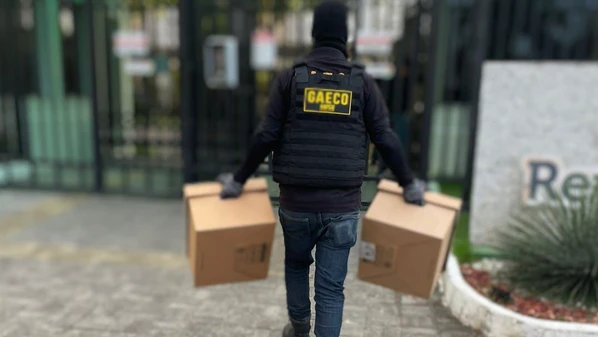 Ação ocorre na manhã desta quinta-feira (27) e busca cumprir também 34 mandados de busca e apreensão