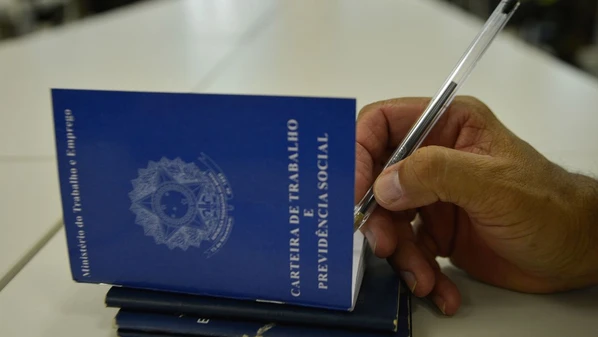 O Estado não fechava o mês com saldo negativo na geração de emprego desde junho; número é resultado de 49.017 admissões e 49.313 desligamentos