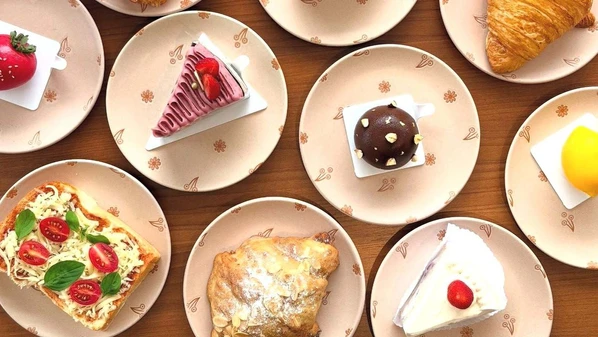 Cardápio da Karameru traz ainda bolos leves, toasts e chocotone artesanal. Leia também: lançamento na Jucá e nova unidade do McDonald's