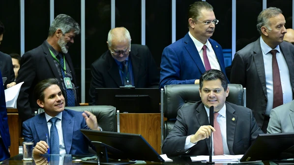 Governo defendeu manutenção dos vetos pela proteção do meio ambiente e da saúde da população; revés é mais um reflexo do rompimento da cúpula da Câmara e Senado com o Executivo