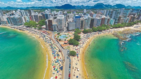 A cobrança passou a vigorar já nesta quinta (4), sendo que veículos ficarão em um estacionamento direcionado pela prefeitura; embarque e desembarque ocorrerão na rodoviária