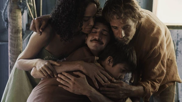 A sensação que fica, ao apagar da tela, não é de tristeza ou euforia. É de uma paz morna, como fim de tarde na praia, em dias de verão