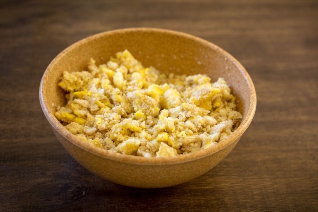 Farofa com ovo (Imagem: Regiane_Ferraz | Shutterstock)