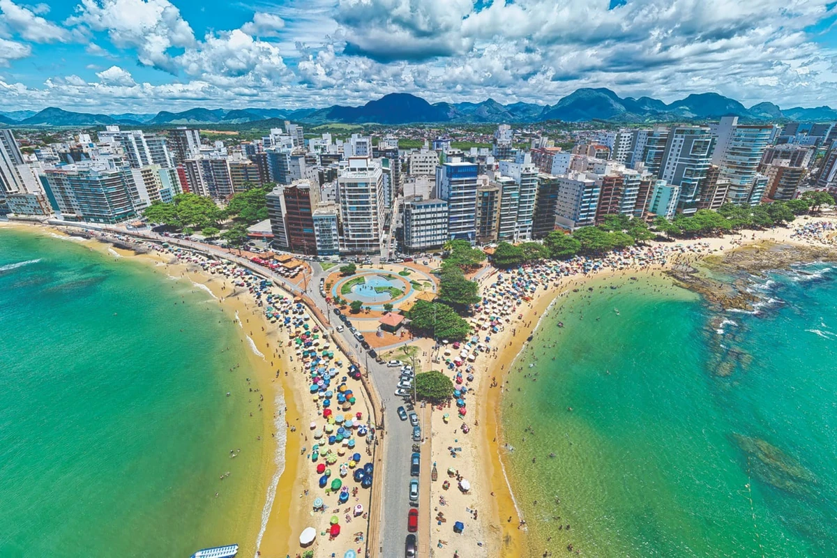 Guarapari atrai turistas do país todo com suas praias
 