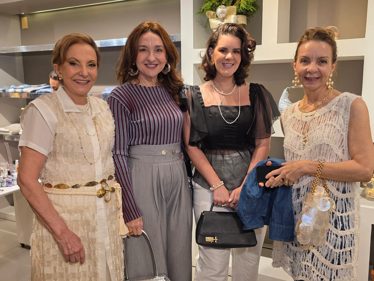 Martha Paiva, Marcia Salviatto, Julia e Patricia Buaiz 