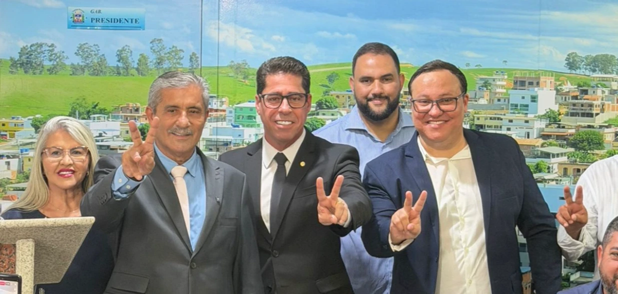 A posse ocorre um dia depois de Dorlei ter sido diplomado prefeito pela Justiça Eleitoral, em cumprimento à decisão monocrática do ministro Kassio Nunes Marques, do TSE