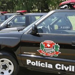 A Polícia Militar foi acionada após o proprietário encontrar o local totalmente revirado e danificado; ninguém foi preso até o momento, e os itens não foram encontrados