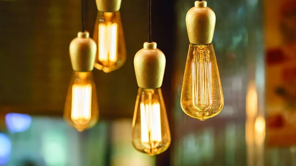 Bandeira tarifária vai passar da vermelha no patamar 1, em novembro, para amarela em dezembro, conforme informou a Aneel nesta sexta-feira (28)