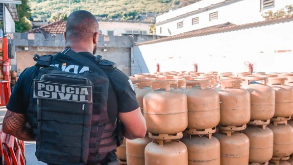 Operação cumpre mandados de busca e apreensão para coleta de novas provas e não há registros de prisões; cerca de 700 botijões forma apreendidos