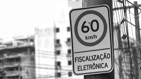 Os abusos e as infrações nas ruas já bastam para derrubar qualquer argumento de quem acredita que os equipamentos existem para alimentar a tal indústria da multa