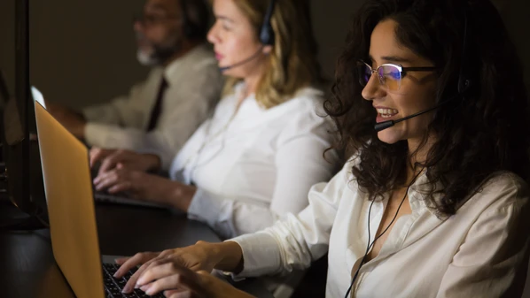 Interessados precisam ter mais de 18 anos e o ensino médio completo. Também há chances para pessoas com deficiência (PCD). Cadastro pode se feito na página de carreira da empresa