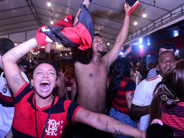 Torcida do Flamengo no ES faz a festa com o título da Libertadores por Carlos Alberto Silva/A Gazeta