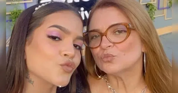 A atriz Mel Maia com a mãe Débora Maia