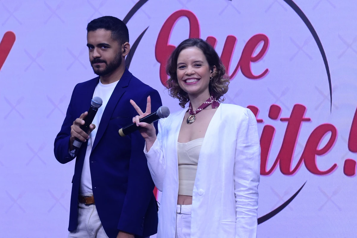 Joana Borges e Kaike Dias durante apresentaçõa da final do programa da Que Apetite! da TV Gazeta por Carlos Alberto Silva