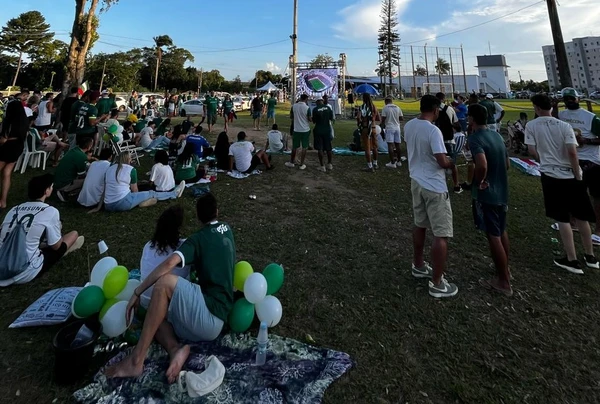 Torcida do Palmeiras faz concentração na Serra por Camila Müller/A Gazeta