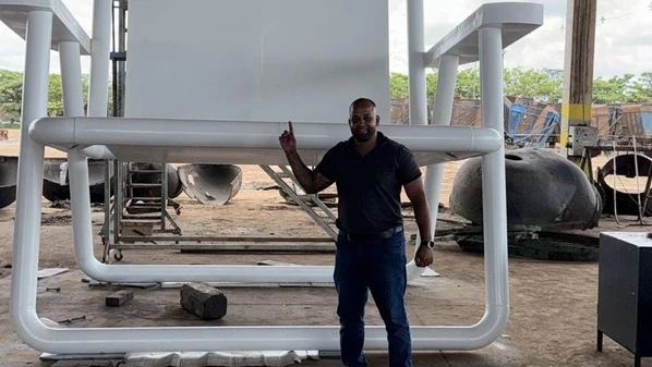 Outra novidade é a entrega da restauração do farol , que voltará a brilhar em vermelho e branco