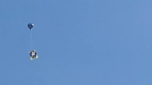 O artefato exibia uma bandeira com o brasão do Vasco da Gama.  Leitores de A Gazeta registraram vídeos do balão na região da Darly Santos