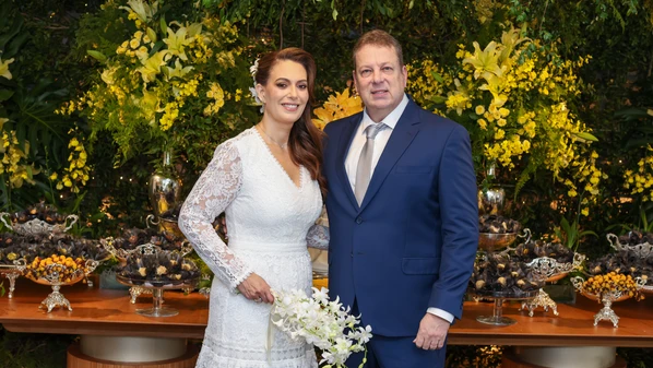 O casal fez a renovação de votos neste sábado (28), na casa da família dos pais de Francini, na Ilha do Boi