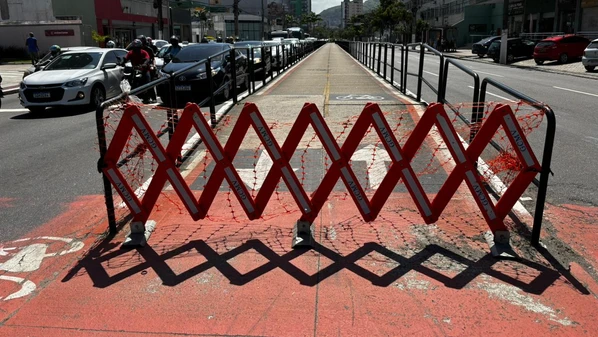 Interdição ocorre para abertura de um novo cruzamento na Avenida Vitória, próximo à Escola Aristóbulo Barbosa Leão, em Bento Ferreira