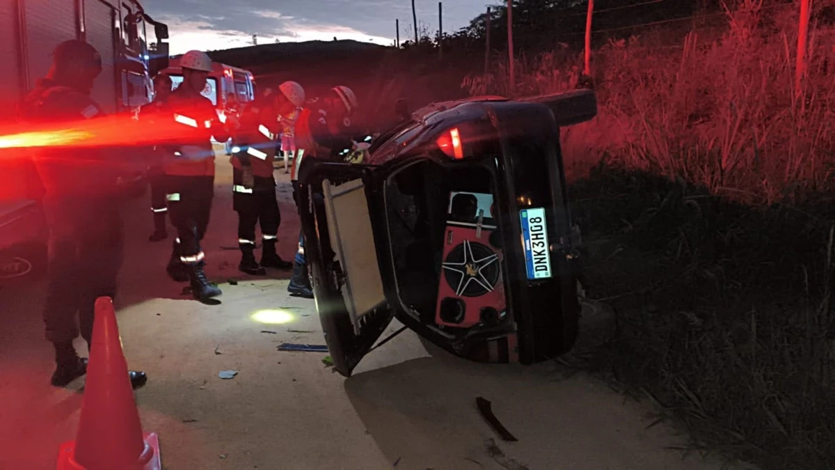 No veículo também estavam a esposa e filho da vítima; eles foram socorridos; as causas do acidente estão sendo investigadas
