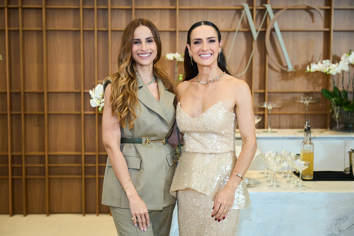 Karla Bautz e Mariana Comério na badalada festa de inauguração da Mariana Comério Clínica, na Enseada do Suá