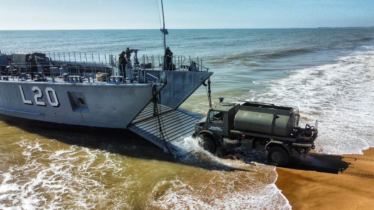 Marinha realiza operação militar com forças internacionais em Itaoca, em Itapemirim 