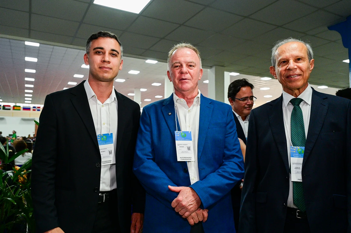 Weverson Meireles, Renato Casagrande, Alexandre Gueiros por Rodrigo Gavini