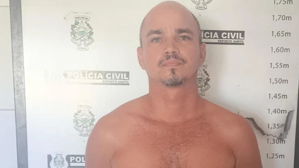 Alexandre Delfino Pereira, de 39 anos, foi autuado por cárcere privado e sequestro e teve cumprido um mandado de prisão por tráfico de drogas e associação para o tráfico