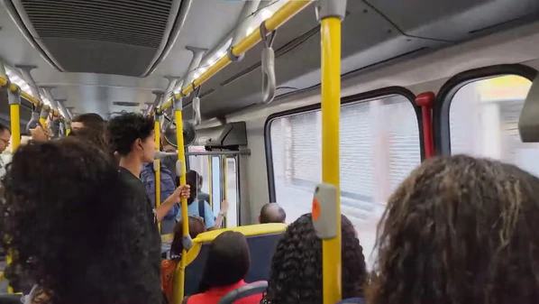 Iniciativas articulam esforços para envolver homens e fortalecer a reação às violências contra meninas e mulheres, com foco na repressão à importunação sexual nos meios de transporte