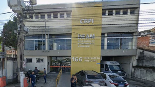 Adrielle Malaquias havia terminado o relacionamento com Alex Pereira de Souza, que não aceitava a separação; a jovem foi morta com cinco tiros