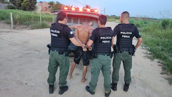 Policiais penais procuravam por detentos que conseguiram escapar recentemente e acabaram localizando o homem que estava foragido desde novembro